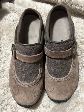 Merrell Women's Brown Suede & Felt Clog Mules